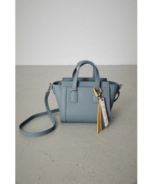 AZUL by moussy（アズールバイマウジー）の「CHARM SET TRAPEZOID BAG/チャームセットトラぺゾイドバッグ（ショルダーバッグ・レディース・ダークベージュ/ライトブルー・FREE）」の20枚目の写真