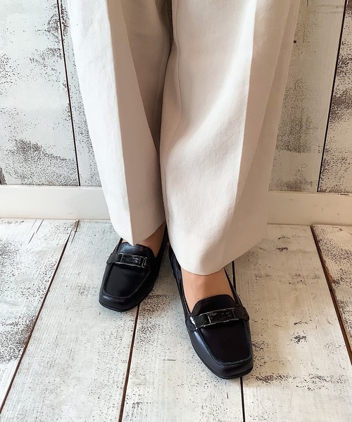 blanc/bleu(ブランブルー)の「【日本製/本革】ふかふか 柔らかい バックルつきローファー(モカシン/デッキシューズ・レディース・ブラック/カーキ/グレイッシュベージュ/シルバー・23.5cm/23.0cm/24.0cm/22.5cm/24.5cm)」の14枚目の写真