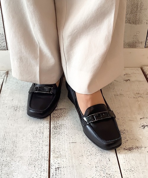 blanc/bleu(ブランブルー)の「【日本製/本革】ふかふか 柔らかい バックルつきローファー(モカシン/デッキシューズ・レディース・ブラック/カーキ/グレイッシュベージュ/シルバー・23.5cm/23.0cm/24.0cm/22.5cm/24.5cm)」の8枚目の写真