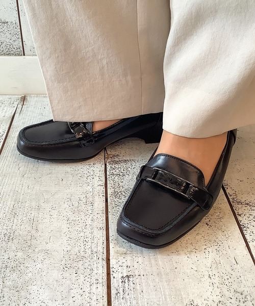 blanc/bleu(ブランブルー)の「【日本製/本革】ふかふか 柔らかい バックルつきローファー(モカシン/デッキシューズ・レディース・ブラック/カーキ/グレイッシュベージュ/シルバー・23.5cm/23.0cm/24.0cm/22.5cm/24.5cm)」の13枚目の写真