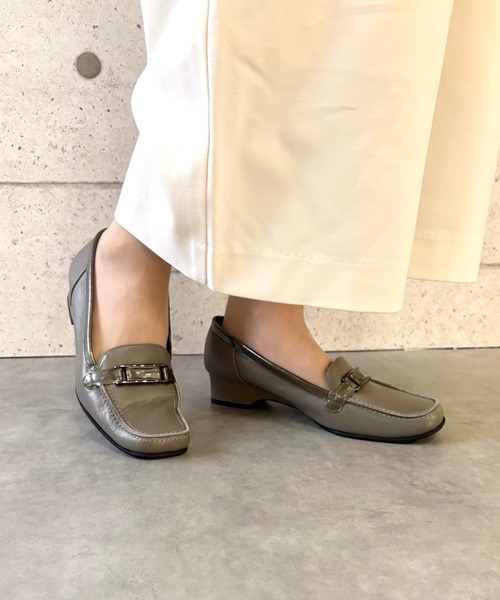 日本製／本革】ふかふか 柔らかい バックルつきローファー blanc/bleu