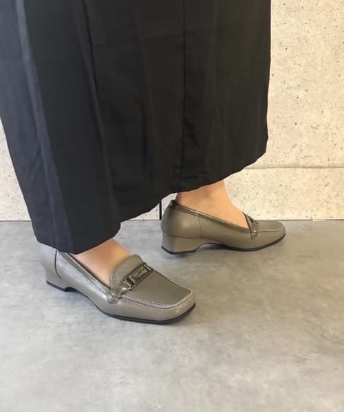 日本製／本革】ふかふか 柔らかい バックルつきローファー blanc/bleu