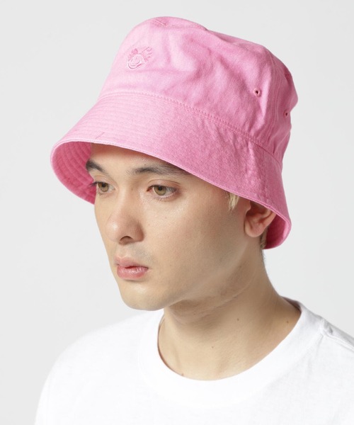KaneZ(ケインズ)の「ITZAVIBE/イッザバイブ×ケインズ/ITZAVIBE×KANEZ BUCKET HAT/バケットハット(ハット・メンズ・ピンク/グレー系その他6・F)」の1枚目の写真