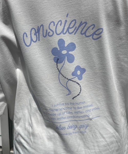 OLIVE des OLIVE(オリーブデオリーブ)の「花プリントビッグTシャツ(Tシャツ/カットソー・レディース・オフホワイト/ピンク/ブルー/アイボリー・FREE)」の10枚目の写真