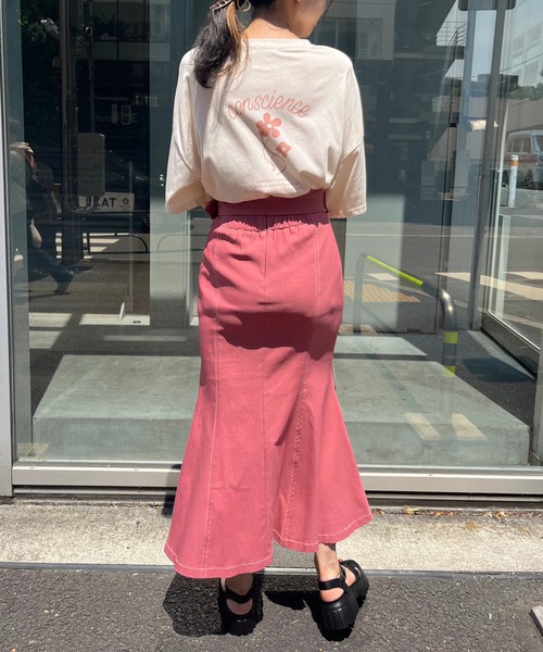 OLIVE des OLIVE(オリーブデオリーブ)の「花プリントビッグTシャツ(Tシャツ/カットソー・レディース・オフホワイト/ピンク/ブルー/アイボリー・FREE)」の13枚目の写真