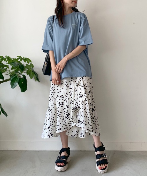 OLIVE des OLIVE(オリーブデオリーブ)の「花プリントビッグTシャツ(Tシャツ/カットソー・レディース・オフホワイト/ピンク/ブルー/アイボリー・FREE)」の17枚目の写真