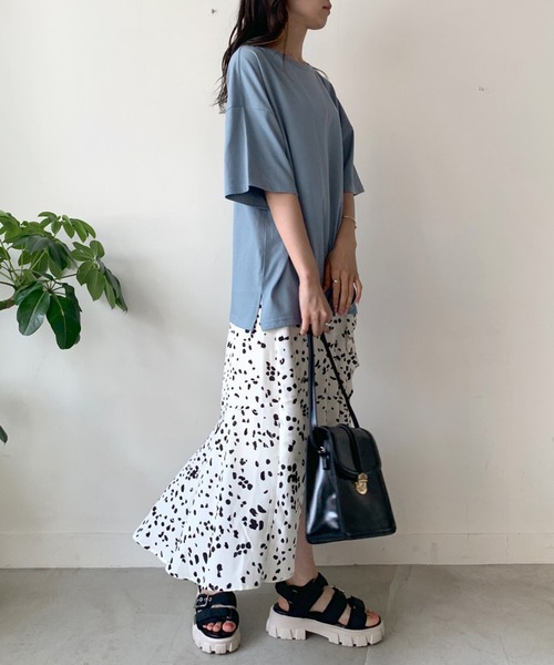 OLIVE des OLIVE(オリーブデオリーブ)の「花プリントビッグTシャツ(Tシャツ/カットソー・レディース・オフホワイト/ピンク/ブルー/アイボリー・FREE)」の18枚目の写真