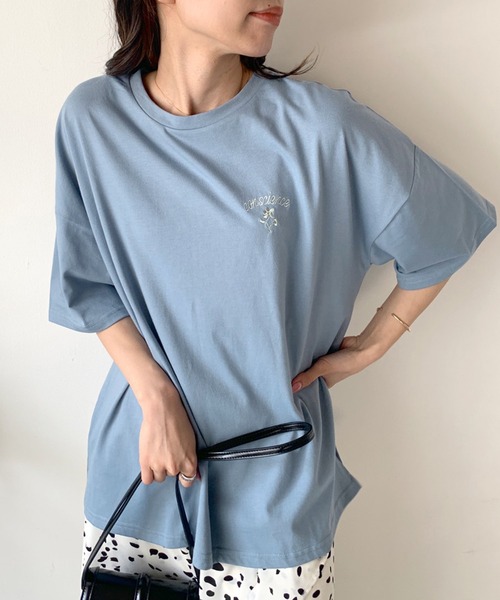 OLIVE des OLIVE(オリーブデオリーブ)の「花プリントビッグTシャツ(Tシャツ/カットソー・レディース・オフホワイト/ピンク/ブルー/アイボリー・FREE)」の20枚目の写真