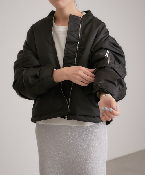 COLLAGE GALLARDAGALANTE（コラージュガリャルダガランテ）の「女性らしさも演出/バックドロスト中綿MA-1（MA-1・レディース・ブラック/カーキ/ボルドー・FREE）」の8枚目の写真