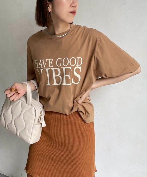 CAPRICIEUX LE'MAGE（カプリシューレマージュ）の「2WAYロゴ5分袖Tシャツ（Tシャツ/カットソー・レディース・チャコールグレー/ベージュ/オフホワイト・FREE）」の4枚目の写真