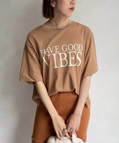 CAPRICIEUX LE'MAGE（カプリシューレマージュ）の「2WAYロゴ5分袖Tシャツ（Tシャツ/カットソー・レディース・チャコールグレー/ベージュ/オフホワイト・FREE）」の5枚目の写真