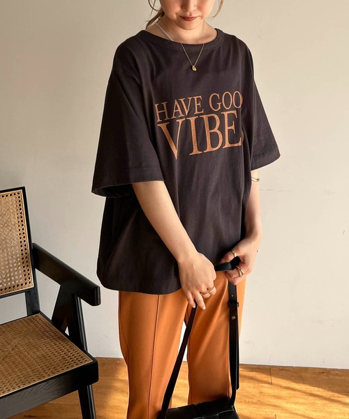 CAPRICIEUX LE'MAGE（カプリシューレマージュ）の「2WAYロゴ5分袖Tシャツ（Tシャツ/カットソー・レディース・チャコールグレー/ベージュ/オフホワイト・FREE）」の14枚目の写真