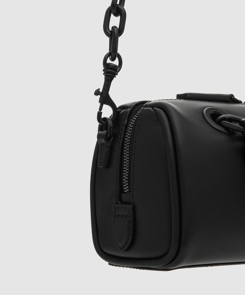 MCM(エムシーエム)の「【香水サンプル付き】ボストン バッグ - チェーン レザー(ハンドバッグ・レディース・ブラック/ピンク・mini)」の3枚目の写真