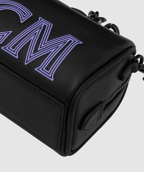 MCM(エムシーエム)の「【香水サンプル付き】ボストン バッグ - チェーン レザー(ハンドバッグ・レディース・ブラック/ピンク・mini)」の7枚目の写真