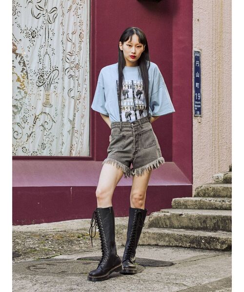 jouetie(ジュエティ)の「フリンジデニムショートパンツ(デニムパンツ・レディース・ライトブルー/ブラック・SMALL/LARGE/MEDIUM)」の11枚目の写真