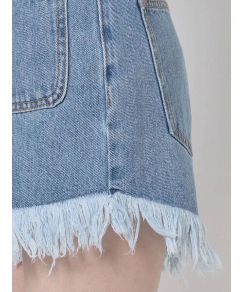 jouetie(ジュエティ)の「フリンジデニムショートパンツ(デニムパンツ・レディース・ライトブルー/ブラック・SMALL/LARGE/MEDIUM)」の6枚目の写真