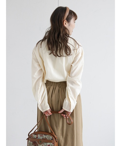 ehka sopo（エヘカソポ）の「スタンドフリルブラウス（シャツ/ブラウス・レディース・キナリ/ブラック/オフホワイト/グレー・ﾌﾘ-）」の15枚目の写真