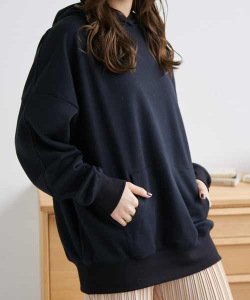ECRIRE（エクリール）の「ドロップショルダー裏毛パーカー（パーカー・レディース・ブラック/ブルー/ベージュ・M/L）」の2枚目の写真
