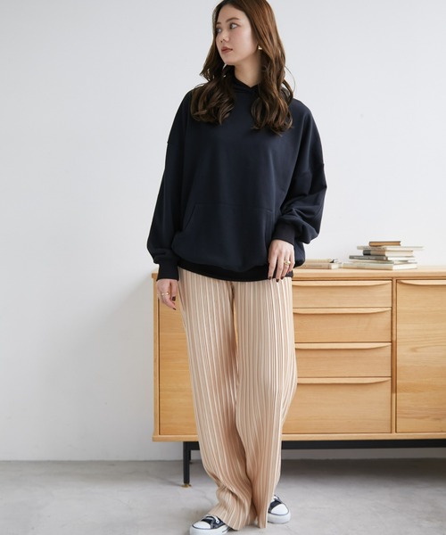 ECRIRE（エクリール）の「ドロップショルダー裏毛パーカー（パーカー・レディース・ブラック/ブルー/ベージュ・M/L）」の4枚目の写真