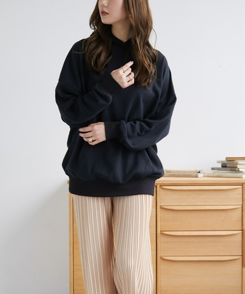 ECRIRE（エクリール）の「ドロップショルダー裏毛パーカー（パーカー・レディース・ブラック/ブルー/ベージュ・M/L）」の5枚目の写真