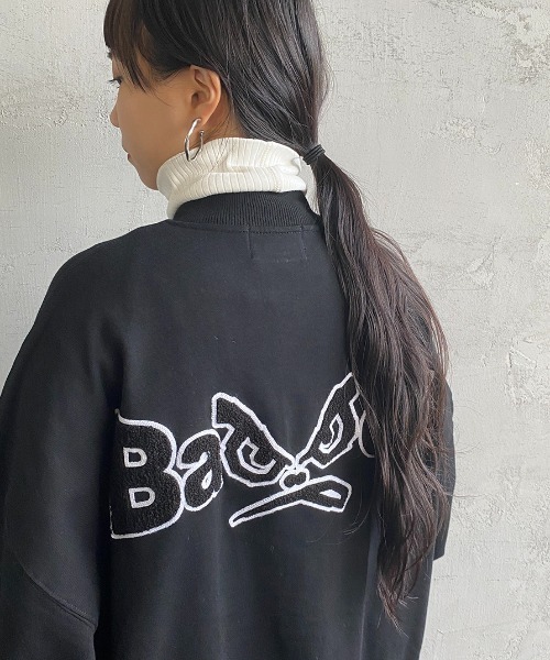 BAD BOY（バッドボーイ）の「[BAD BOY/バッドボーイ] 別注 バックサガラ刺繍 スウェットスタジャン（スウェット・レディース・ブラック/グレー・M/L）」の2枚目の写真