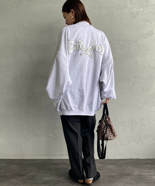 BAD BOY（バッドボーイ）の「[BAD BOY/バッドボーイ] 別注 バックサガラ刺繍 スウェットスタジャン（スウェット・レディース・ブラック/グレー・M/L）」の4枚目の写真