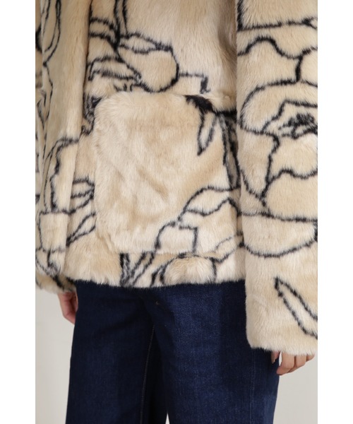 JAKKE)ローズ柄フェイクファーショートブルゾン