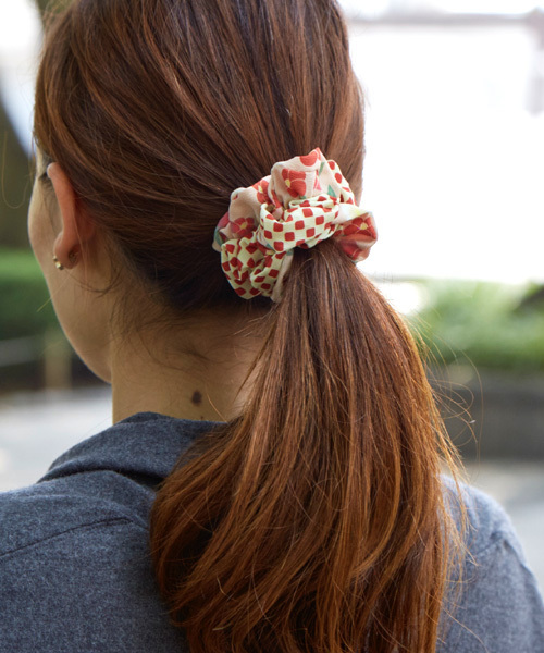 カヤ(カヤ)の「【カヤ】はいからシュシュ(シュシュ・レディース・ホワイト×レッド/パープル/ホワイト×ブルー/サーモンピンク/ホワイト系その他/ライトパープル・FREE)」の6枚目の写真