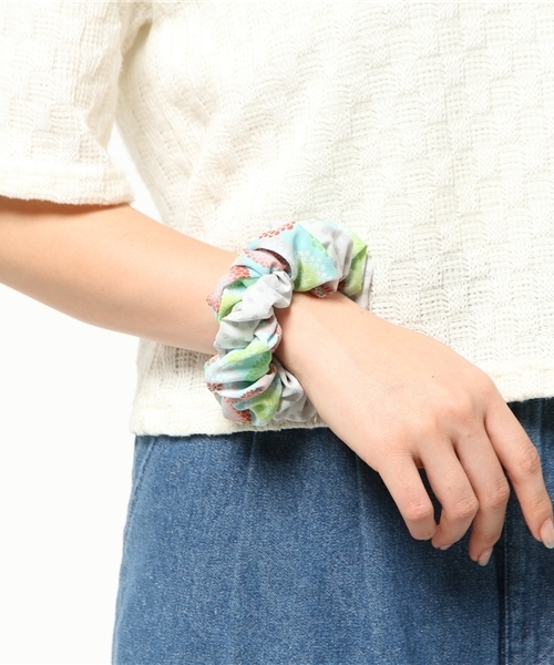 カヤ(カヤ)の「【カヤ】はいからシュシュ(シュシュ・レディース・ホワイト×レッド/パープル/ホワイト×ブルー/サーモンピンク/ホワイト系その他/ライトパープル・FREE)」の7枚目の写真