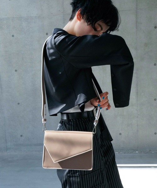 PAGEBOY（ページボーイ）の「バイカラースクエアショルダー