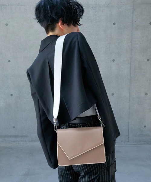 PAGEBOY（ページボーイ）の「バイカラースクエアショルダー