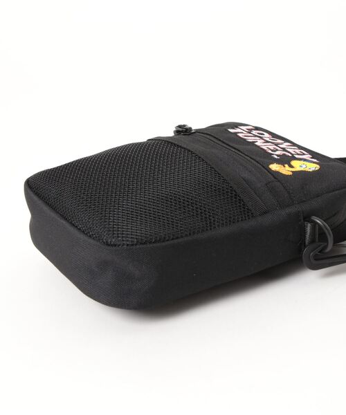 E-COME（イーカム）の「WARNER BROS. ショルダーバッグ（ショルダーバッグ・レディース・ブラック×イエロー/ブラック×ベージュ/ブラック×グレー・FREE）」の6枚目の写真