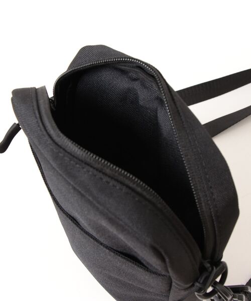 E-COME（イーカム）の「WARNER BROS. ショルダーバッグ（ショルダーバッグ・レディース・ブラック×イエロー/ブラック×ベージュ/ブラック×グレー・FREE）」の7枚目の写真