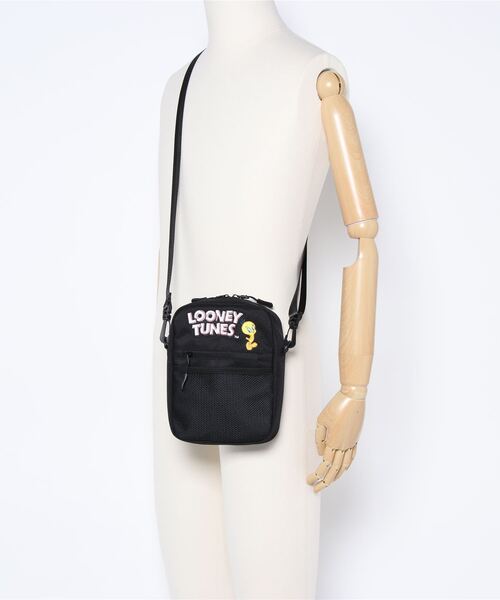 E-COME（イーカム）の「WARNER BROS. ショルダーバッグ（ショルダーバッグ・レディース・ブラック×イエロー/ブラック×ベージュ/ブラック×グレー・FREE）」の4枚目の写真