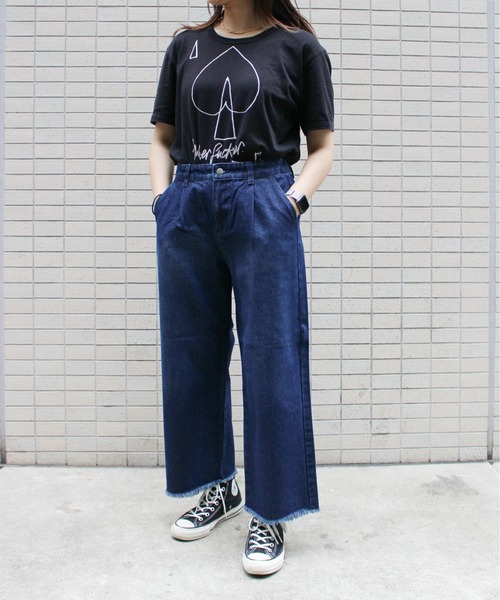 SHORE (ショア)の「SHORE フリンジワイドタックパンツ(デニムパンツ・レディース・サックスブルー/インディゴブルー・LARGE/SMALL/MEDIUM)」の2枚目の写真