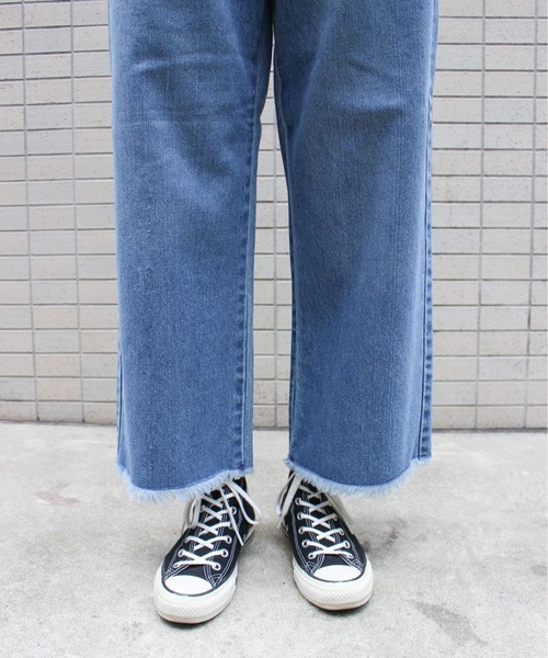 SHORE (ショア)の「SHORE フリンジワイドタックパンツ(デニムパンツ・レディース・サックスブルー/インディゴブルー・LARGE/SMALL/MEDIUM)」の15枚目の写真