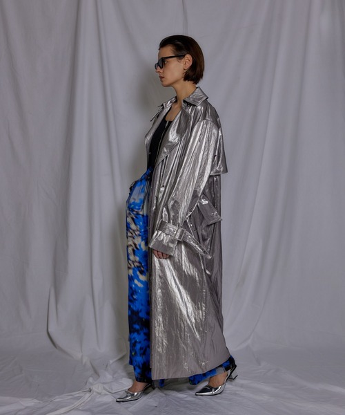 PRANK PROJECT（プランクプロジェクト）の「メタリックトレンチコート/Metallic Trench Coat（ナイロンジャケット・レディース・シルバー・FREE）」の5枚目の写真