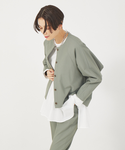 qualite（カリテ）の「《セットアップ対応》2WAYストレッチフォルムシャツ（シャツ/ブラウス・レディース・ベージュ/カーキ・38/36）」の2枚目の写真