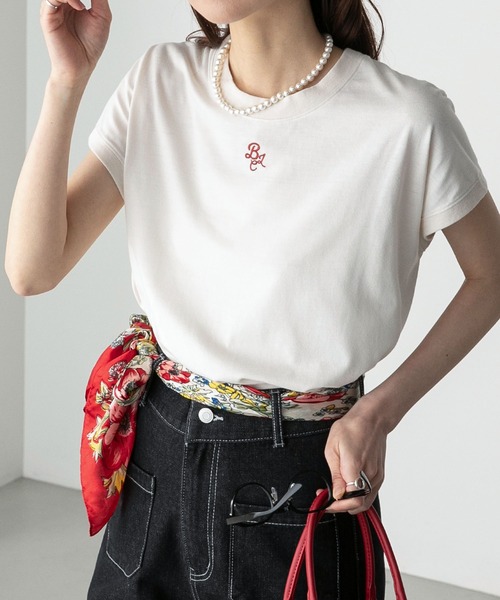 BONLECILL(ボンルシール)の「フレンチスリーブ 配色ロゴ刺繍Tシャツ(Tシャツ/カットソー・レディース・アイボリー/ブラック/ブルー/オフホワイト・FREE)」の1枚目の写真