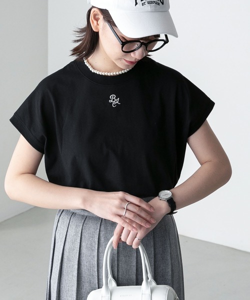 BONLECILL(ボンルシール)の「フレンチスリーブ 配色ロゴ刺繍Tシャツ(Tシャツ/カットソー・レディース・アイボリー/ブラック/ブルー/オフホワイト・FREE)」の3枚目の写真