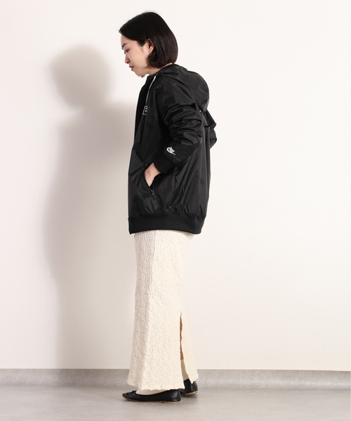 NIKE（ナイキ）の「【NIKE】ナイキ バックロゴウインドブレーカー（ナイロンジャケット・レディース・グレー/ブラック・M）」の9枚目の写真