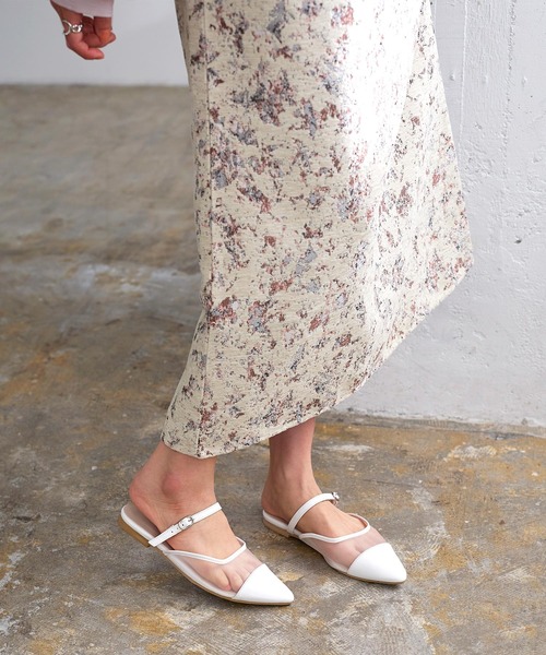 KOBE LETTUCE（コウベレタス）の「甲ストラップシアーミュール（パンプス・レディース・ブラック/ホワイト/ブラウン・L/LL/M/S）」の4枚目の写真