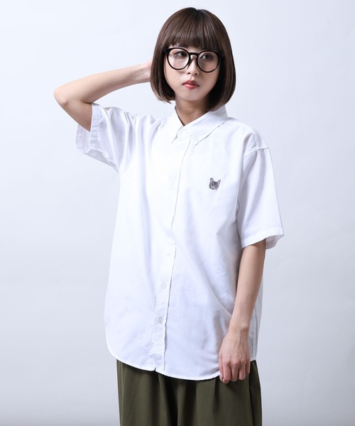 ZIP FIVE（ジップファイブ）の「【ZIP FIVE】 動物 刺繍 オックスフォード ボタンダウン ワンポイント 半袖 シャツ 猫 / 柴犬 / キツネ / タヌキ（シャツ/ブラウス・レディース・ブラック系2/ブラック系1/ネイビー系2/サックスブルー系2/サックスブルー系/ホワイト系1/ホワイト/ネイビー/ブラック系/サックスブルー系1/ブラック/ネイビー系1/サックスブルー/ホワイト系/ホワイト系2/ネイビー系/ホワイト系3/サックスブルー系3・LARGE/MEDIUM/SMALL/X-LARGE）」の3枚目の写真