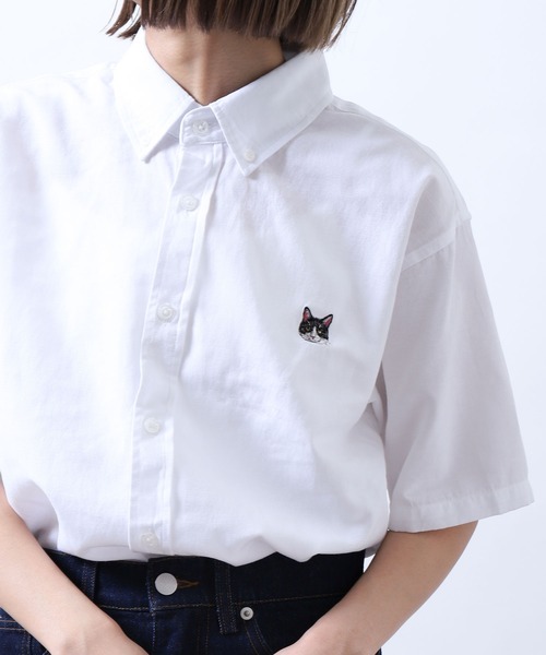 ZIP FIVE（ジップファイブ）の「【ZIP FIVE】 動物 刺繍 オックスフォード ボタンダウン ワンポイント 半袖 シャツ 猫 / 柴犬 / キツネ / タヌキ（シャツ/ブラウス・レディース・ブラック系2/ブラック系1/ネイビー系2/サックスブルー系2/サックスブルー系/ホワイト系1/ホワイト/ネイビー/ブラック系/サックスブルー系1/ブラック/ネイビー系1/サックスブルー/ホワイト系/ホワイト系2/ネイビー系/ホワイト系3/サックスブルー系3・LARGE/MEDIUM/SMALL/X-LARGE）」の2枚目の写真