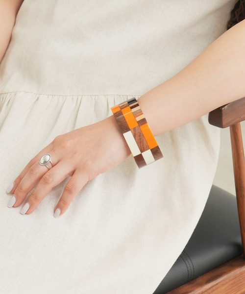 CIAOPANIC TYPY（チャオパニックティピー）の「【Aguni】ウッドパネルバングル（バングル/リストバンド・レディース・オレンジ・ONE SIZE）」の2枚目の写真