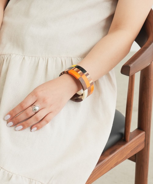 CIAOPANIC TYPY（チャオパニックティピー）の「【Aguni】ウッドパネルバングル（バングル/リストバンド・レディース・オレンジ・ONE SIZE）」の3枚目の写真