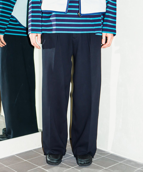 saby(サバイ)の「【saby / サバイ】WISM 別注 TUCK BAGGY -FRENCH TERRY-(スウェットパンツ・メンズ・ブラック/チャコールグレー/パープル・2/1)」の2枚目の写真