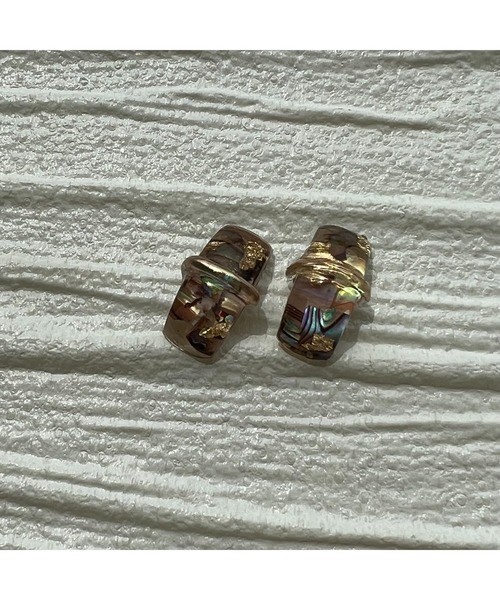 tone(トーン)の「【masamiyabi】シェルのかけらかまぼこピアス(MA)(ピアス(両耳用)・レディース・エメラルド/ブルー/パープル/ブラウン/ピンク・FREE)」の2枚目の写真