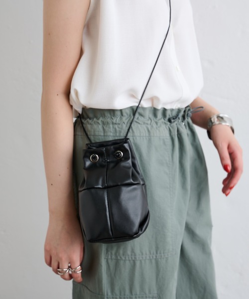 COLONY 2139（コロニートゥーワンスリーナイン）の「コードミニ巾着バッグ（ショルダーバッグ・レディース・オフホワイト/ブラック・FREE）」の3枚目の写真