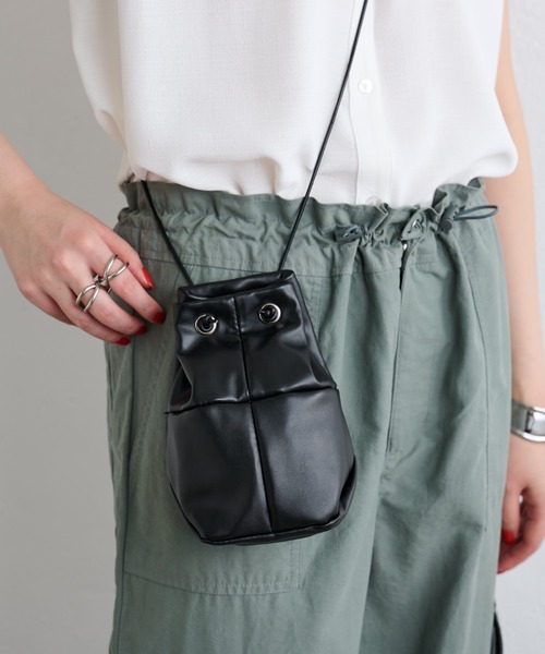 COLONY 2139（コロニートゥーワンスリーナイン）の「コードミニ巾着バッグ（ショルダーバッグ・レディース・オフホワイト/ブラック・FREE）」の19枚目の写真